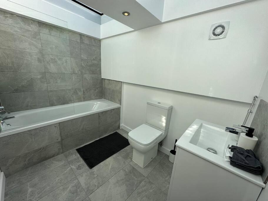 لندن Lovely New Decor Studio - 4 The Southwell المظهر الخارجي الصورة