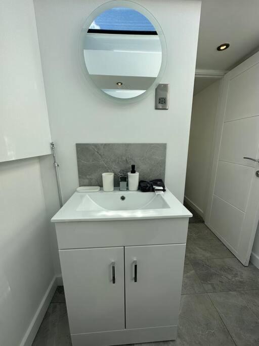 لندن Lovely New Decor Studio - 4 The Southwell المظهر الخارجي الصورة