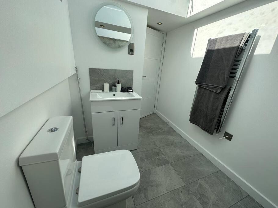 لندن Lovely New Decor Studio - 4 The Southwell المظهر الخارجي الصورة